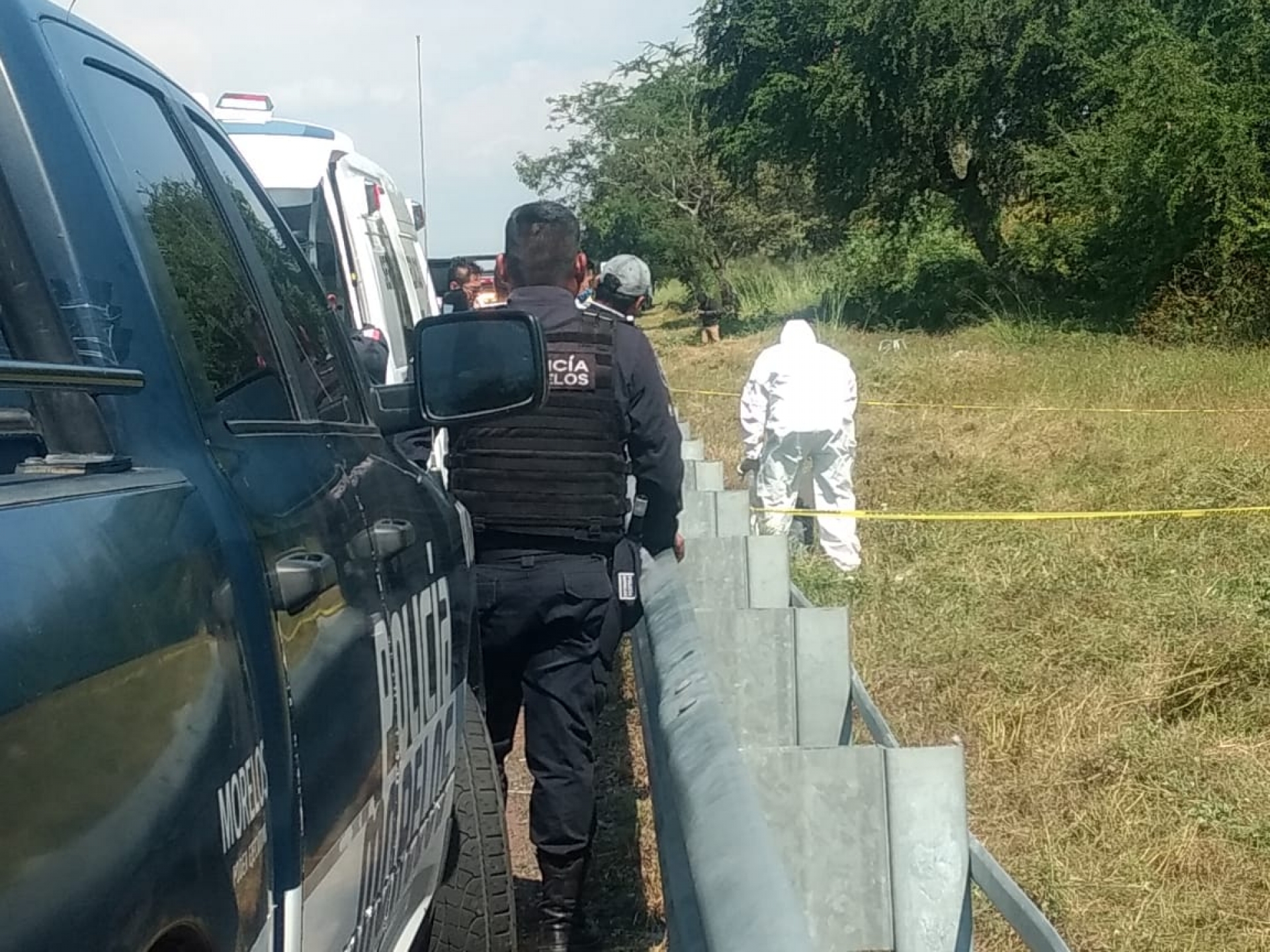 Hallan restos humanos en la autopista Acapulco-México, en Xochitepec