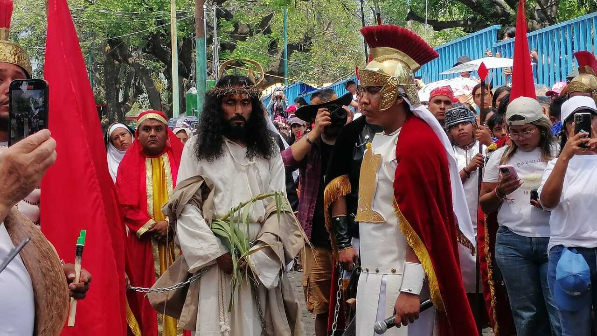 Realizan tradicional representación del Viacrucis en Ocotepec