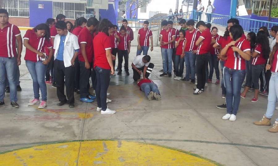 Capacitan a brigadas de emergencia del Centro de Estudios de Bachillerato de Mazatepec
