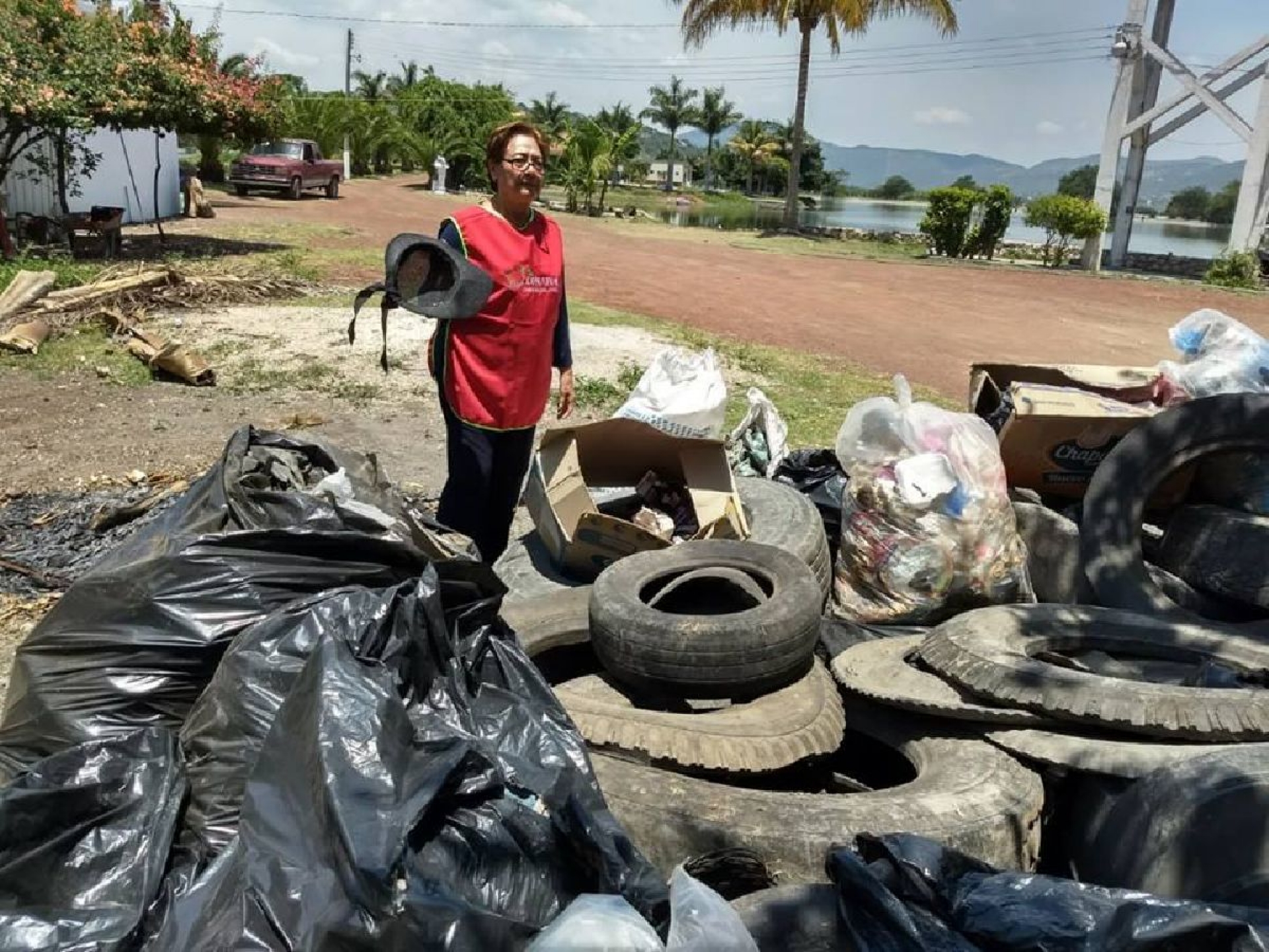 Estudiantes, autoridades ejidales y Conafor limpian el río Yautepec