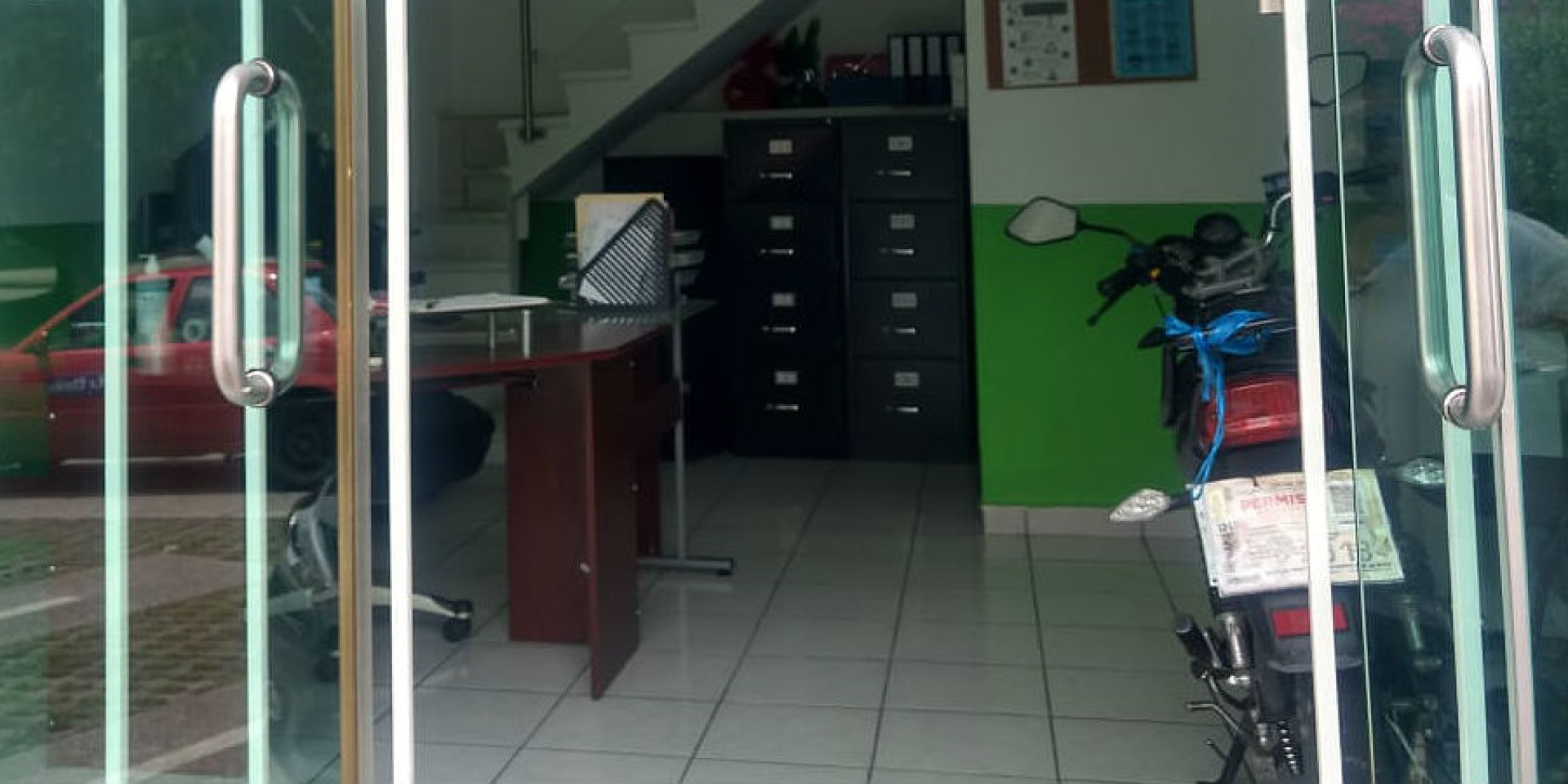 Sustraen dos computadoras de una financiera ubicada en Teopanzolco