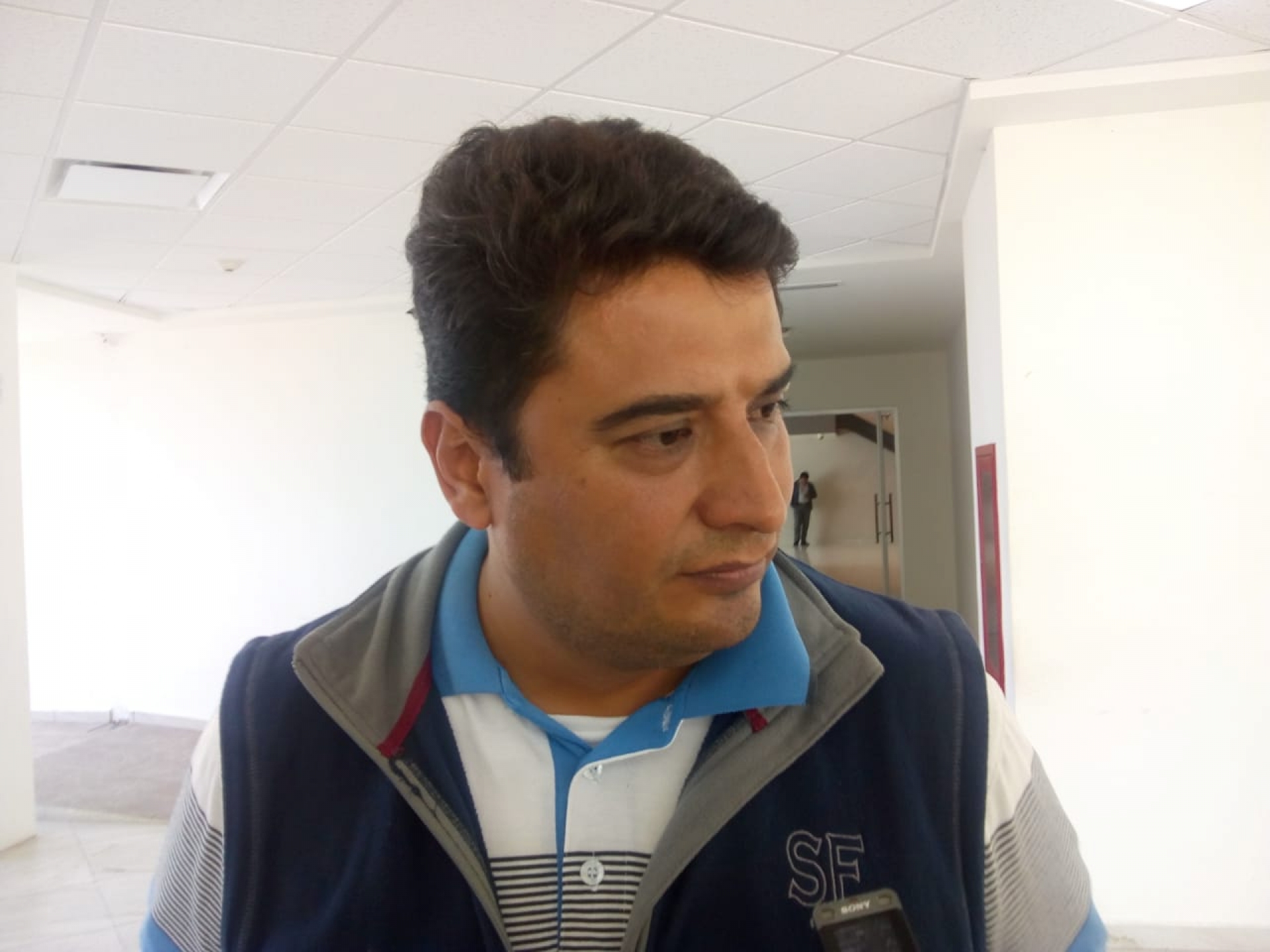 Irrumpen sindicalizados en el Congreso para exigir pago de prestaciones