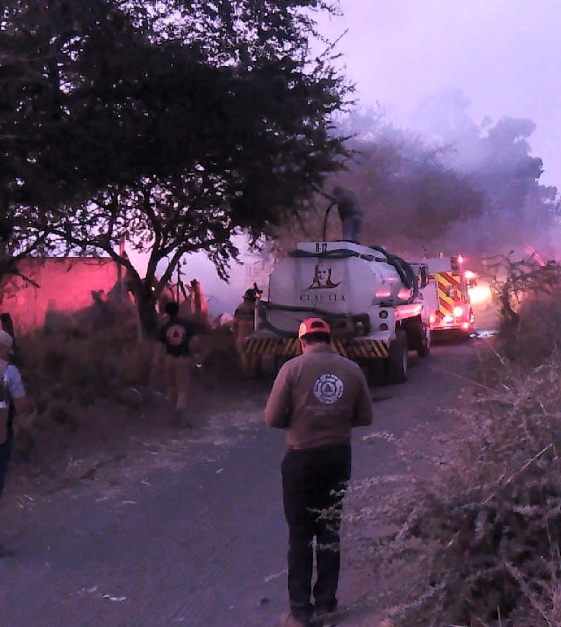 Evacúan a alumnos de tres escuelas de Cuautla por incendio