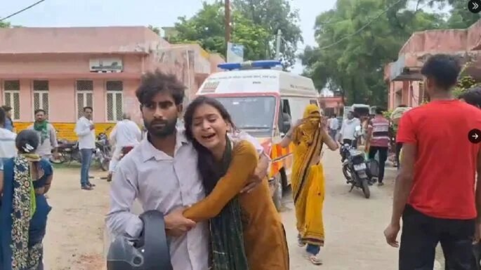 Estampida en India deja 50 muertos durante reunión religiosa
