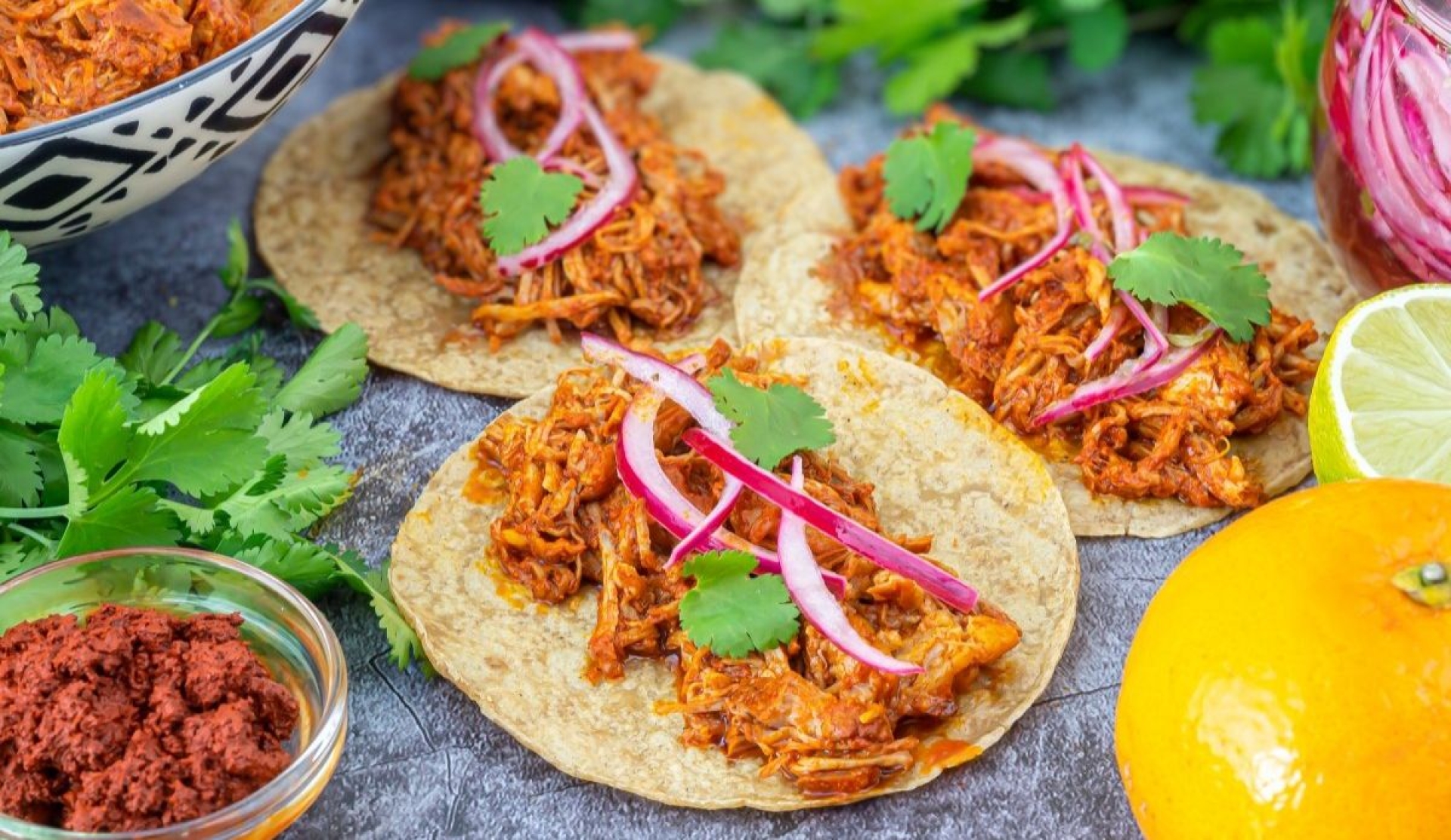 Tacos de cochinita pibil, tradición yucateca para celebrar las fiestas patrias