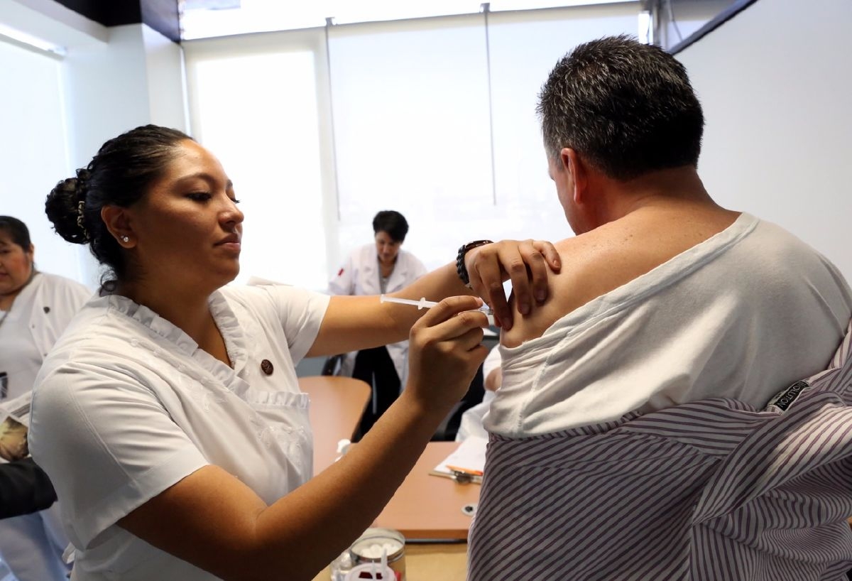 Activa ISSSTE campaña de vacunación 2017-2018 contra influenza estacional
