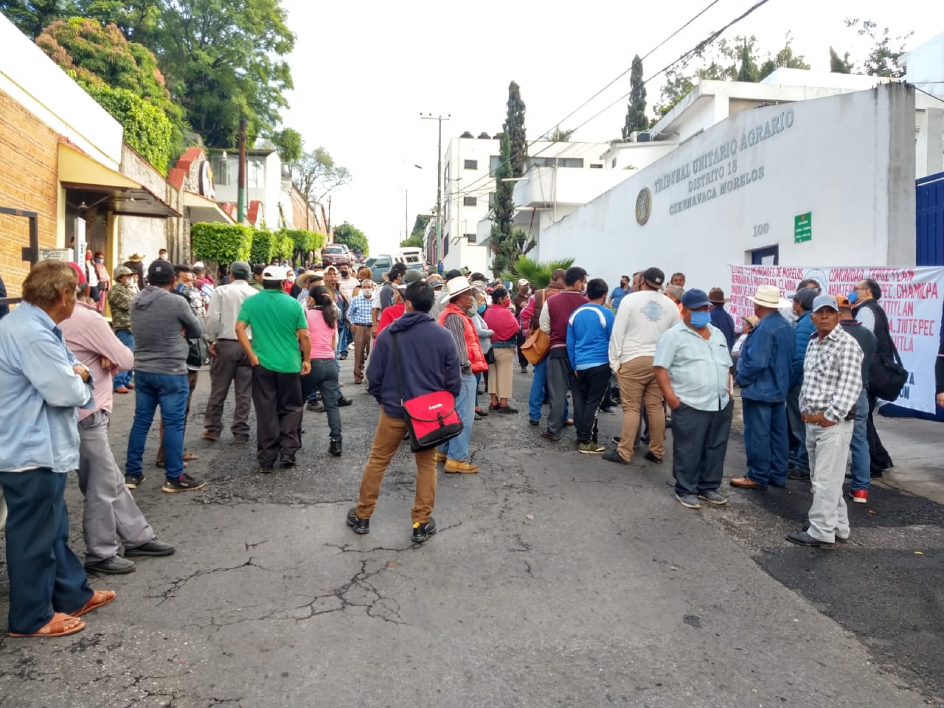 Protestan comuneros de Tepoztlán en el TUA, en Cuernavaca; piden renuncia de magistrada