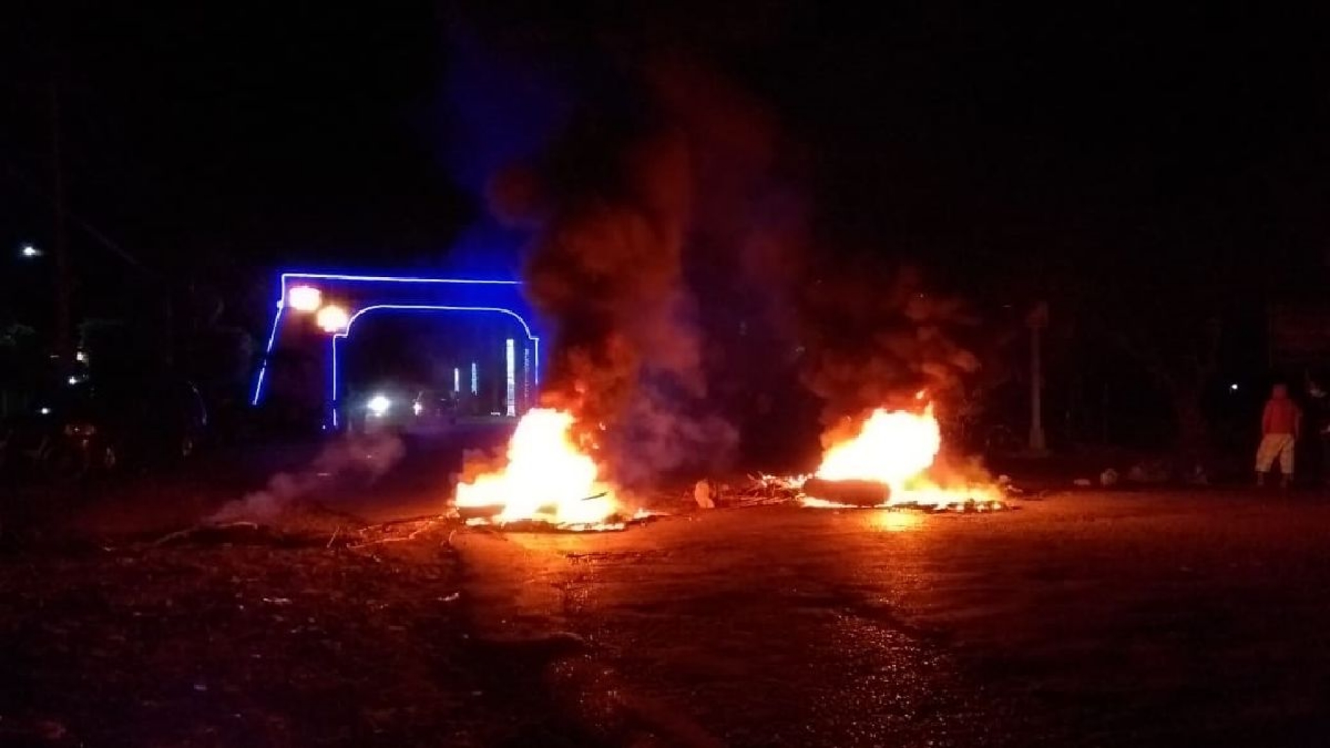 Bloquean carretera en Jonacatepec para exigir medidas sanitarias
