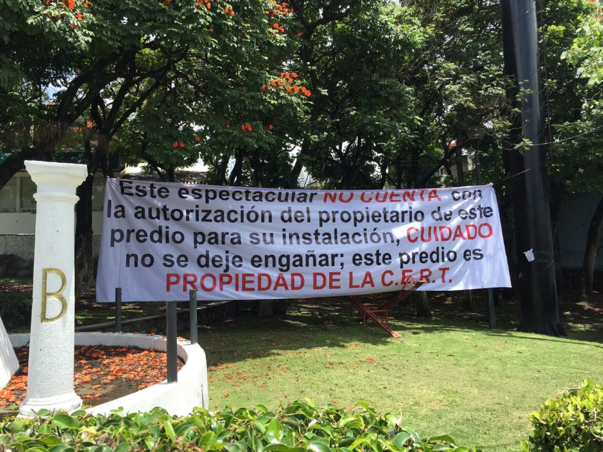 Buscan al dueño de anuncio espectacular levantado en terreno público