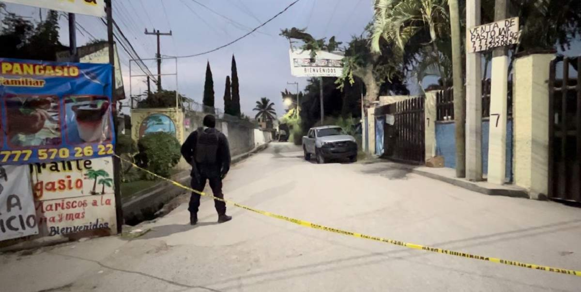 Encuentran muerto a un hombre dentro de un auto
