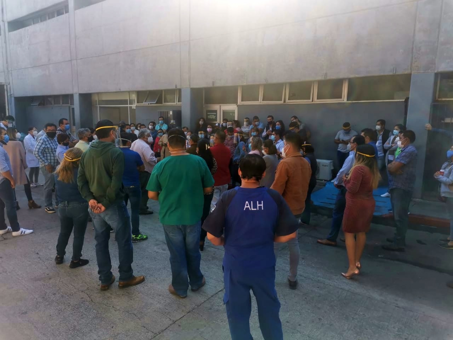 Administrativos del IMSS exigen ser vacunados