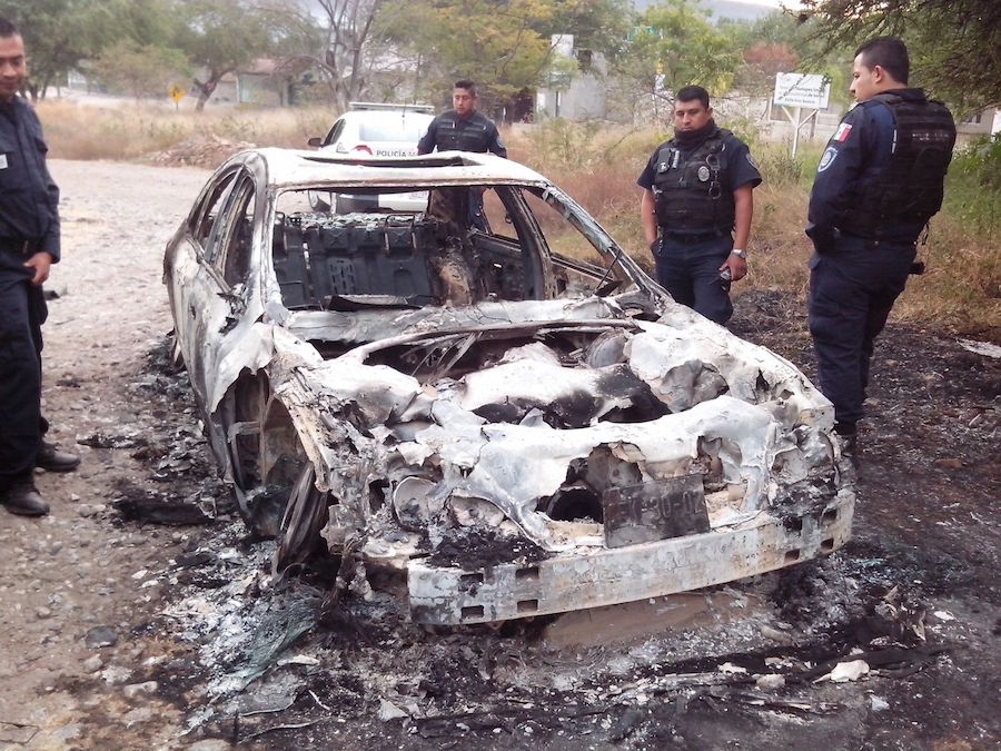 Hallan un automóvil incinerado sobre la carretera Cuautla- Cuernavaca