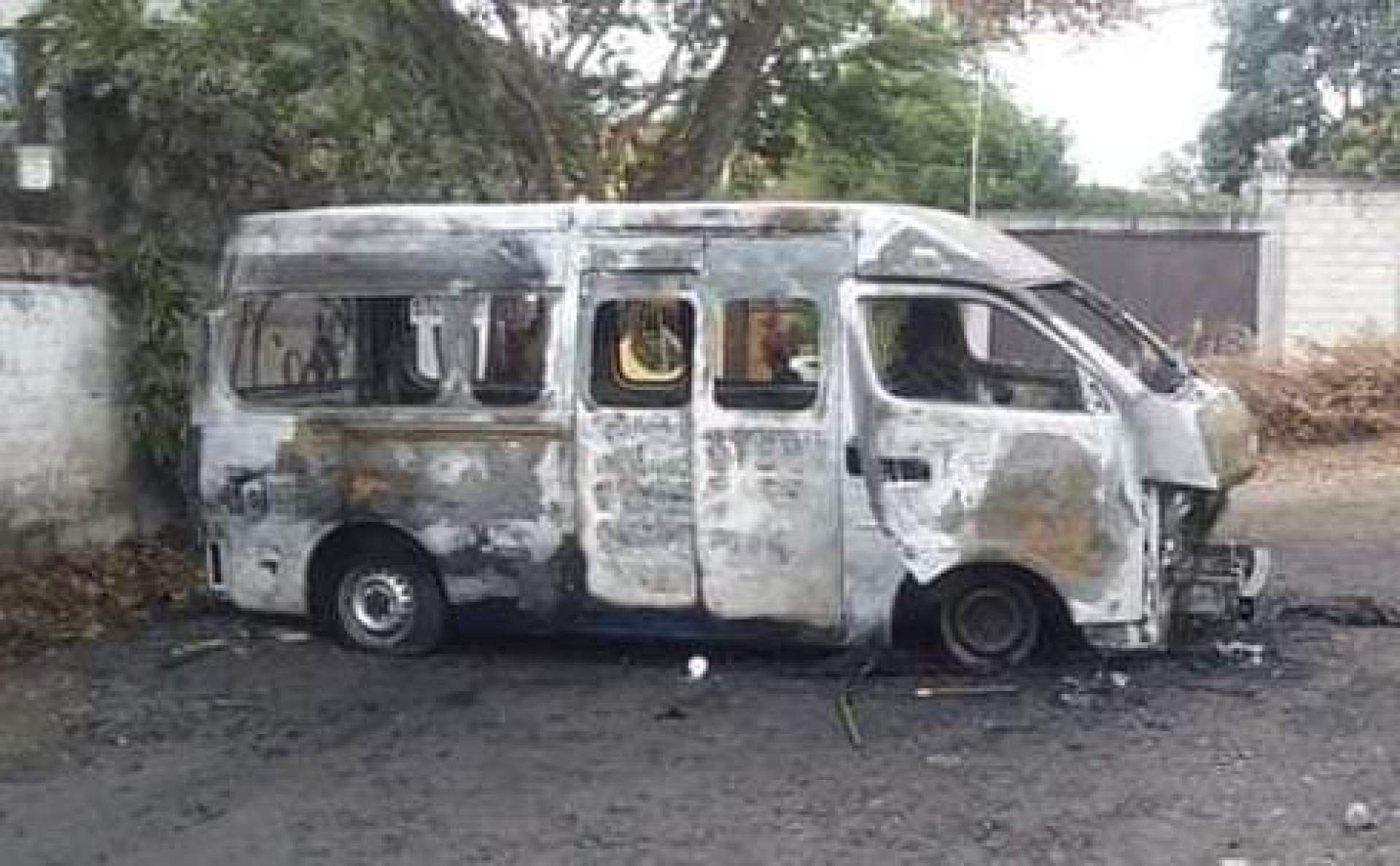 Protestan transportistas de Ruta 4 ante Ayuntamiento de Xochitepec; exigen seguridad