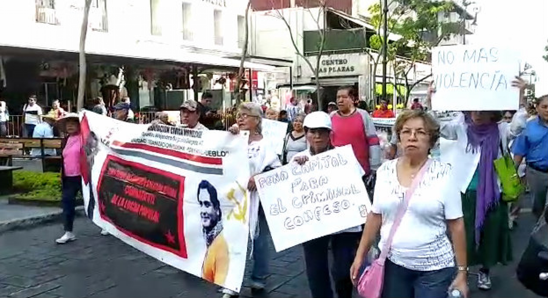 Marcha organización 'Gustavo Salgado' en contra de la inseguridad y por la paz