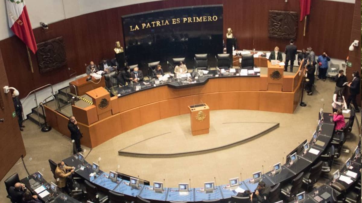 Senado avala nueva ley para que, ningún funcionario gane más que AMLO