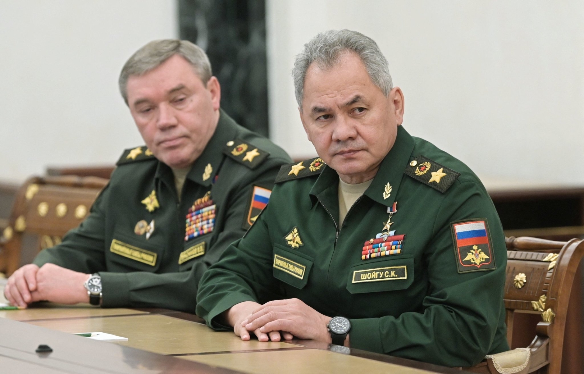 Corte Penal ordena arresto de exministro de Defensa y jefe del Estado Mayor ruso