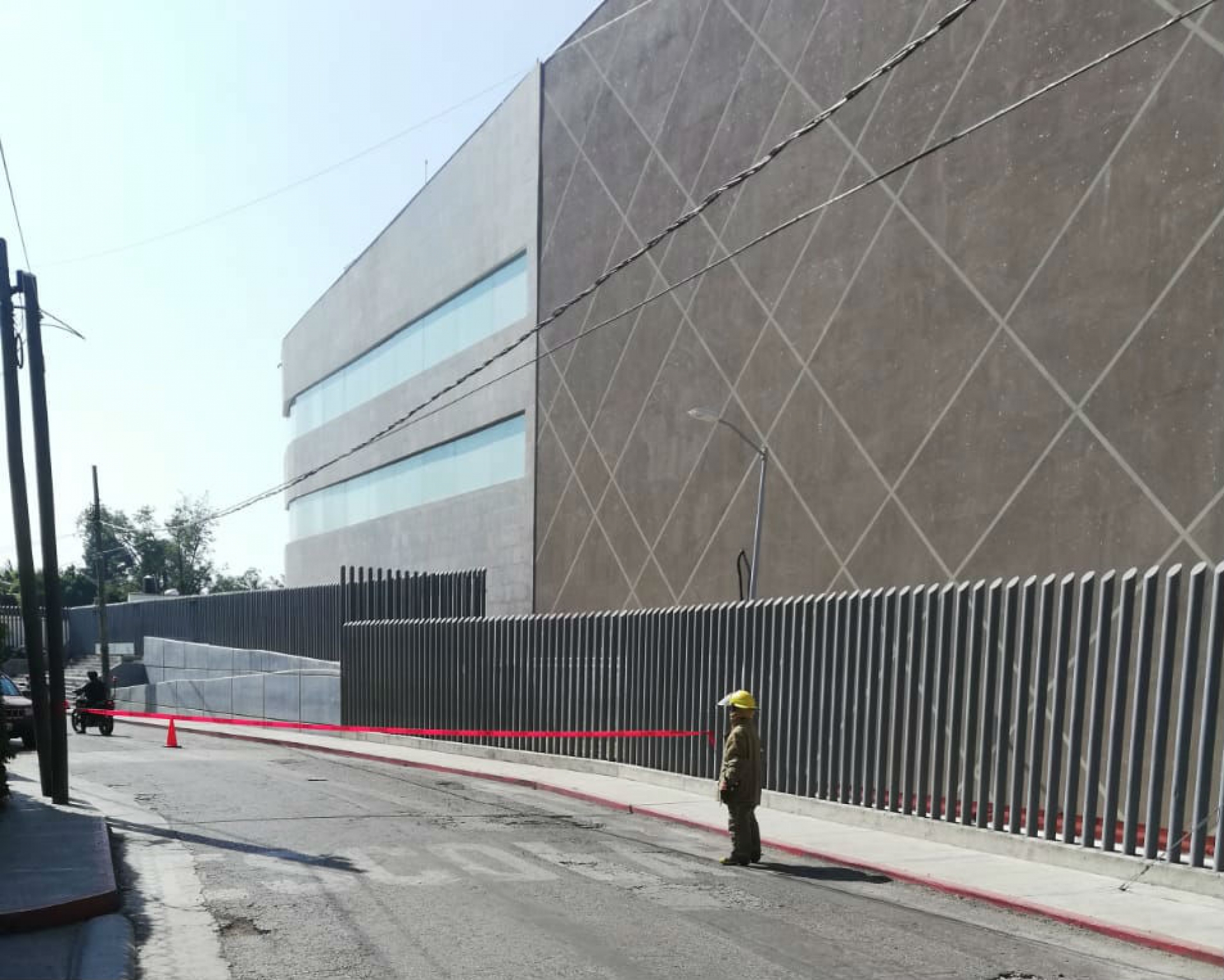 Atiende PC Cuernavaca reporte de explosión de dos transformadores en sede legislativa