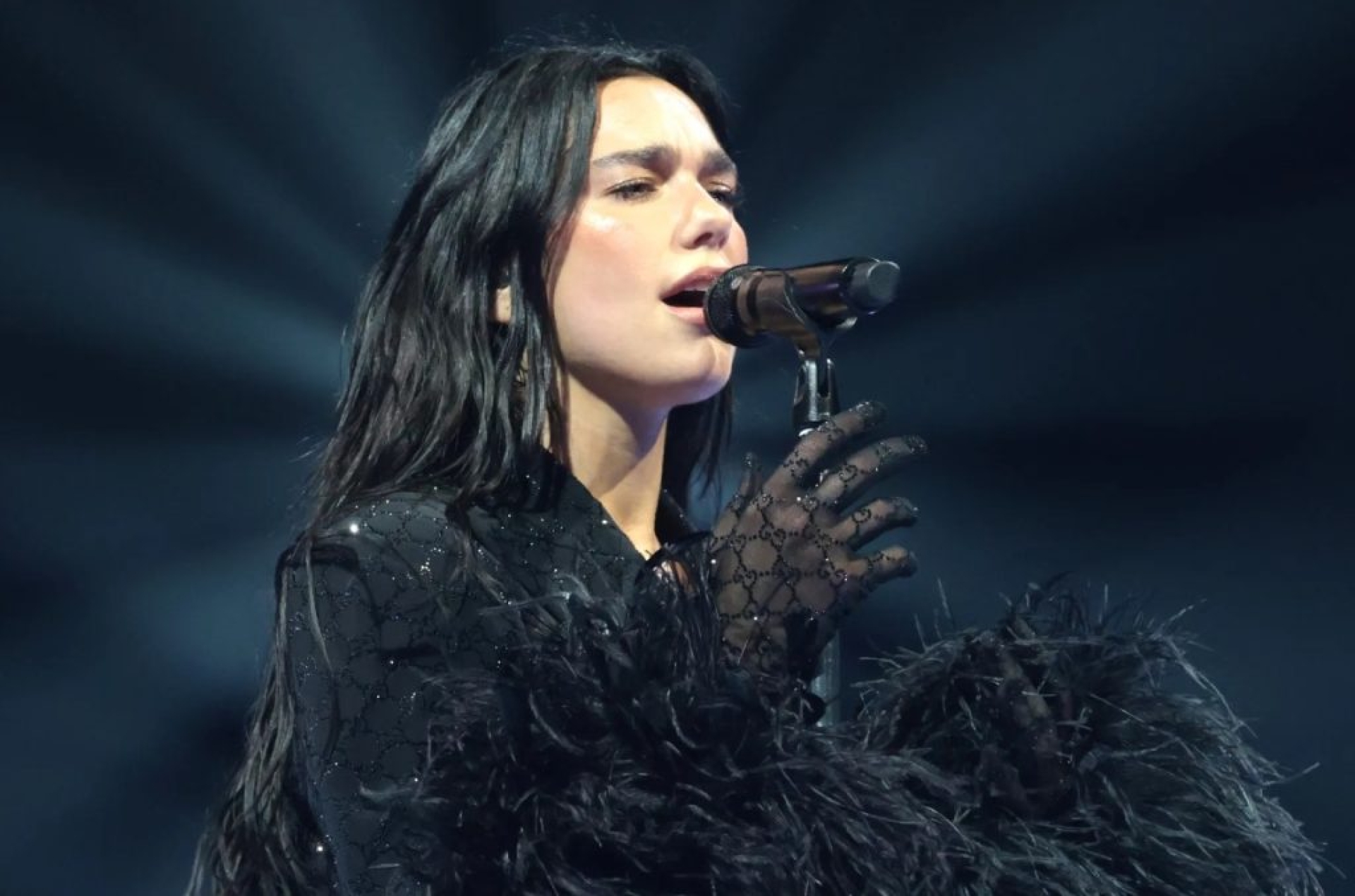 Euforia total en CDMX: Dua Lipa deslumbra al llenar el Estadio GNP en su primera noche en México