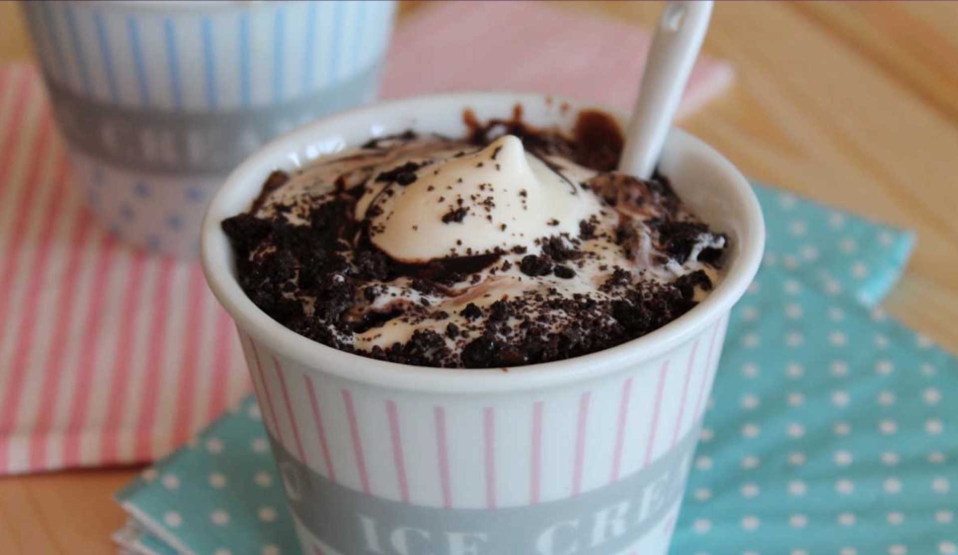 Cómo hacer un helado estilo McFlurry de Oreo en casa sin máquina y en solo 5 minutos
