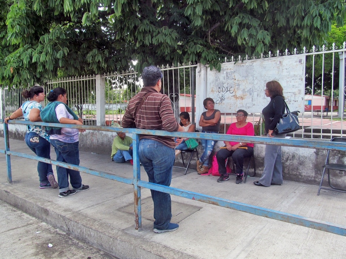 Padres de familia cierran la escuela “Ramón Beteta” de Zacatepec