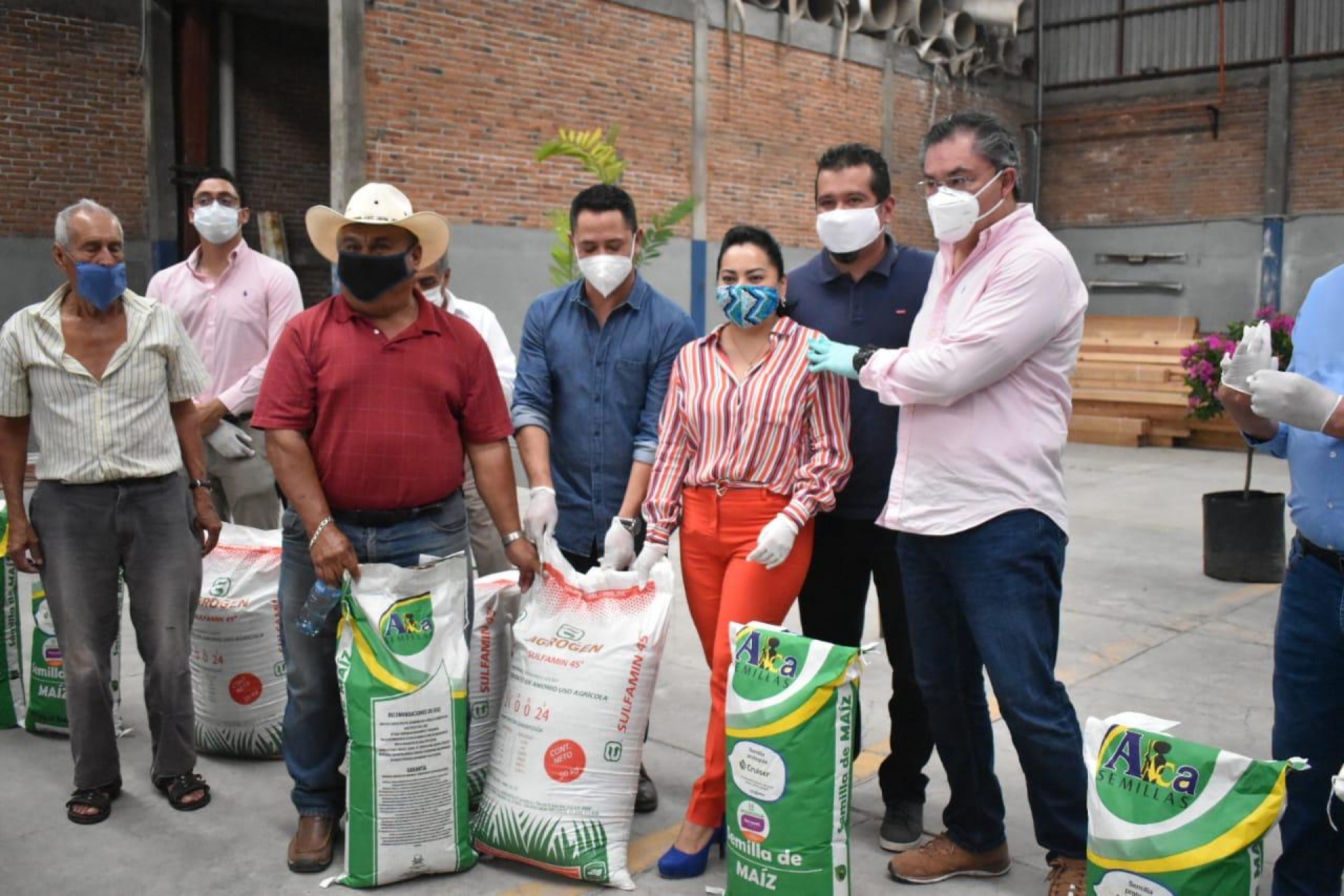 Entrega alcalde Rafael Reyes apoyos a 104 agricultores de Jiutepec