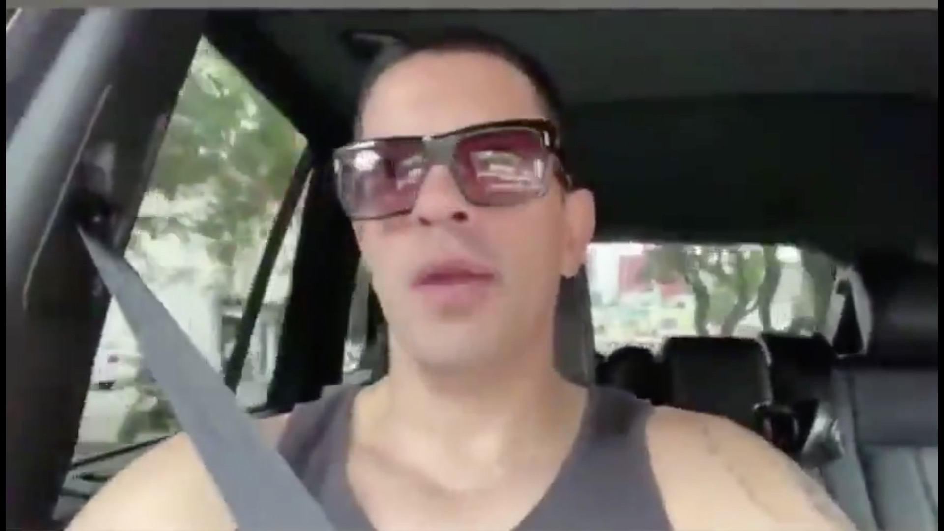 VIDEO: "Felicita" Yahir a ladrones que lo asaltaron