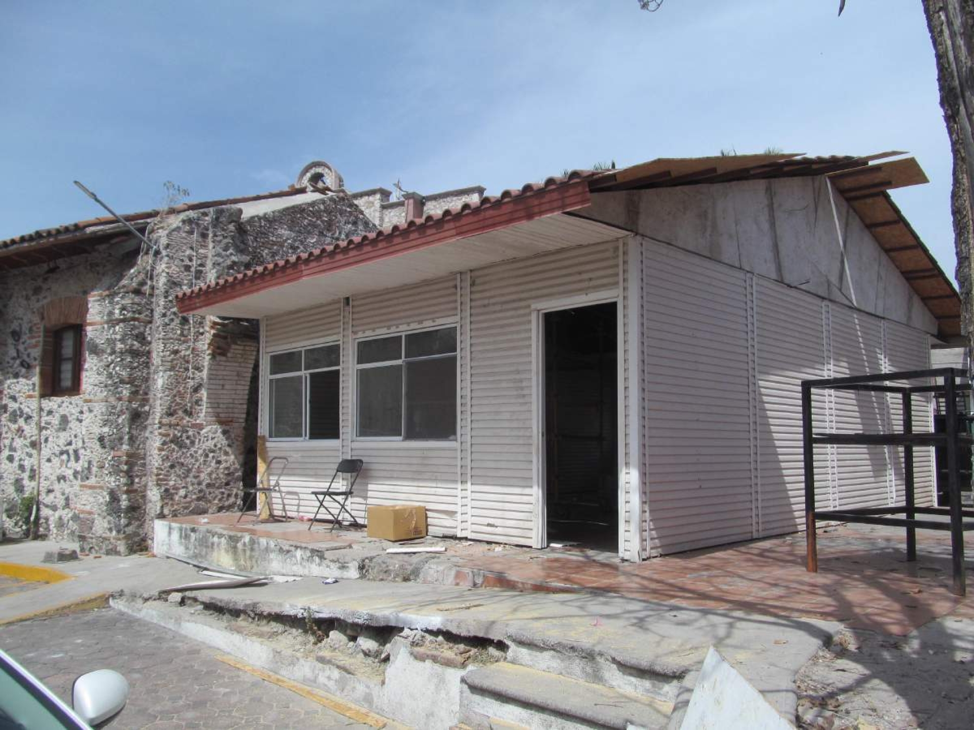 Utilizarán aula móvil como oficina en Tlaquiltenango