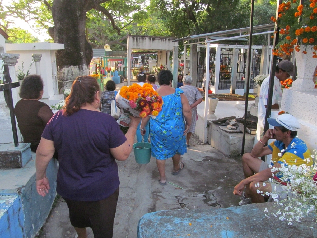 Iniciaron los trabajos de limpieza y rehabilitación en panteones de la zona poniente