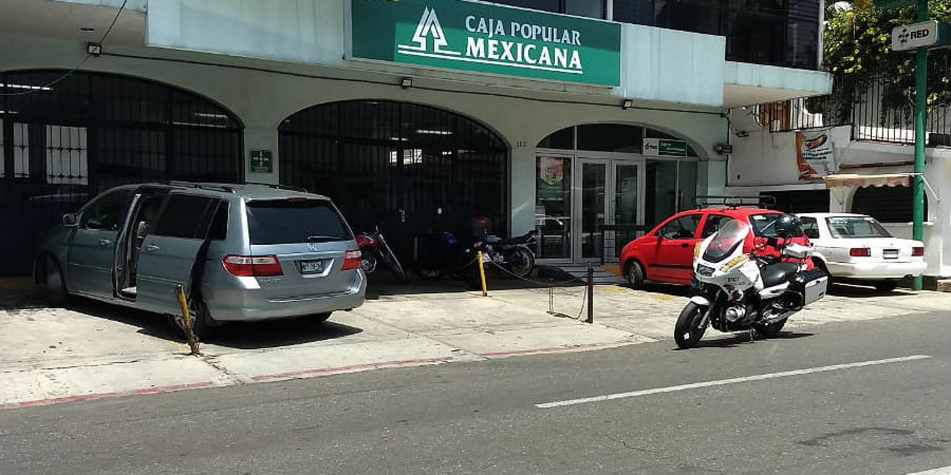 Despojan a hombre de 200 mil pesos al salir de banco, en Las Palmas