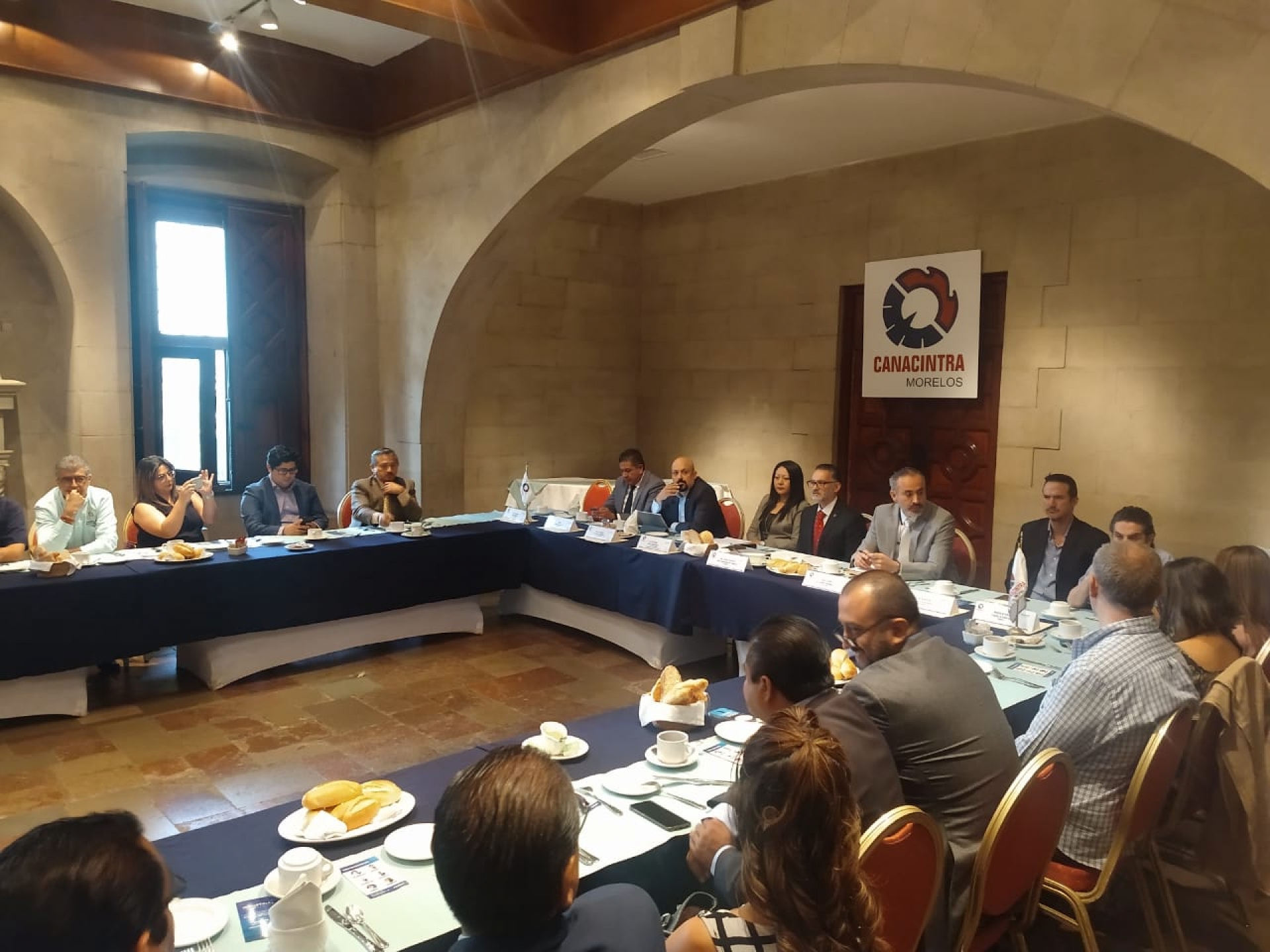 Efectúan reunión mensual de la Canacintra