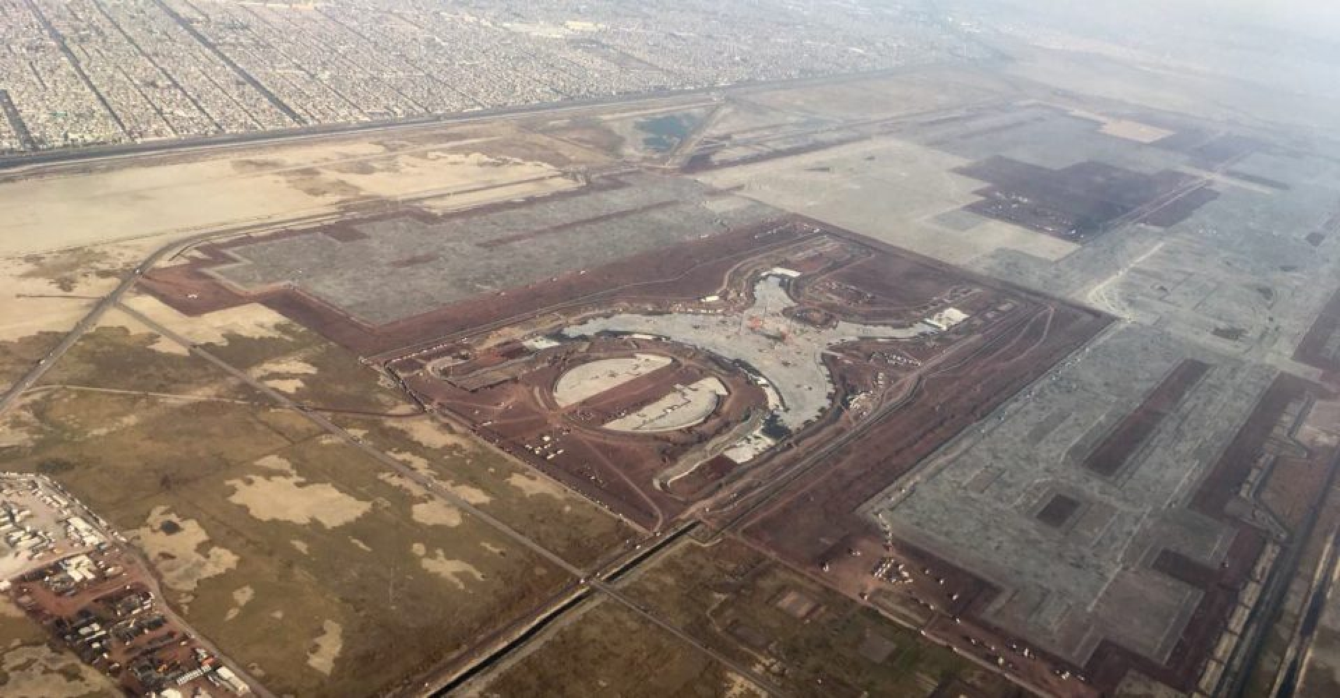 El futuro del Nuevo Aeropuerto de México se decidirá por consulta en octubre: AMLO