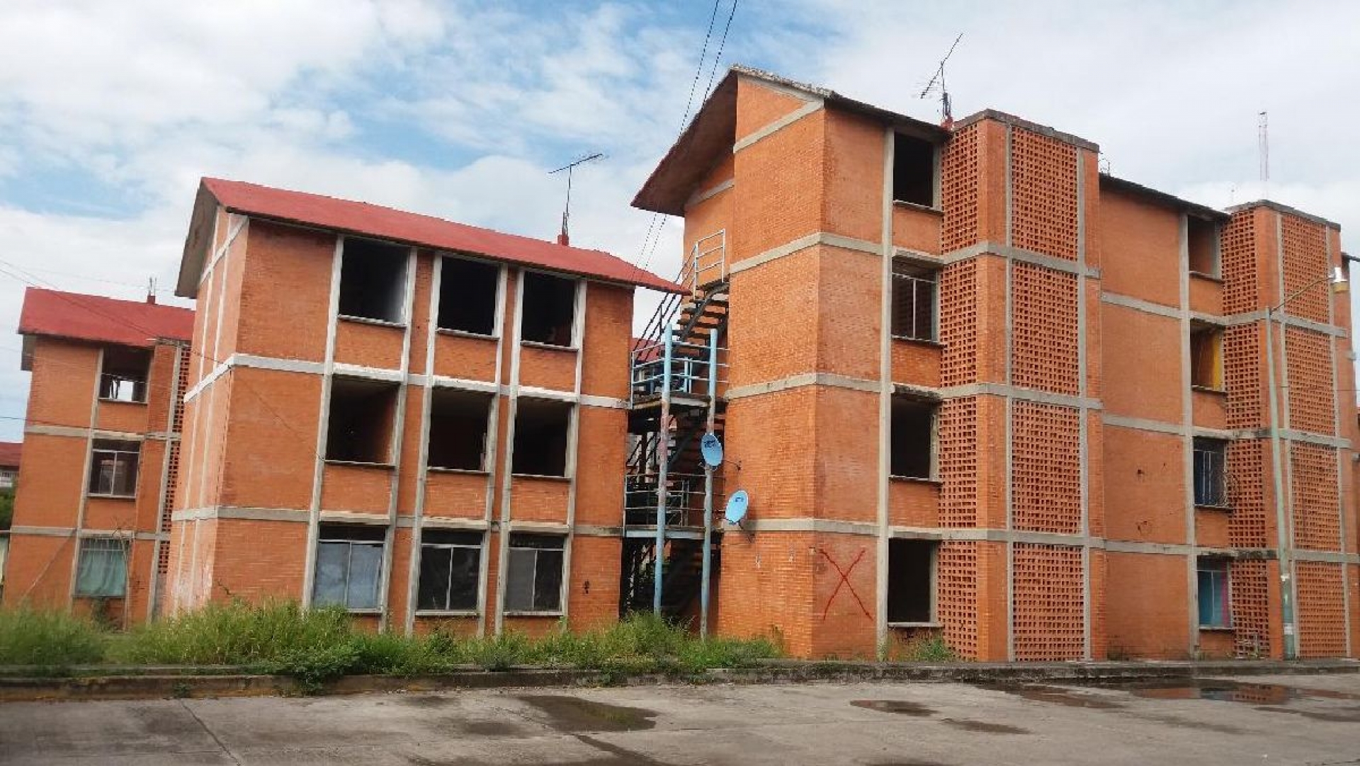 Encuentran vicios ocultos durante reconstrucción de viviendas Infonavit de Tetelcingo