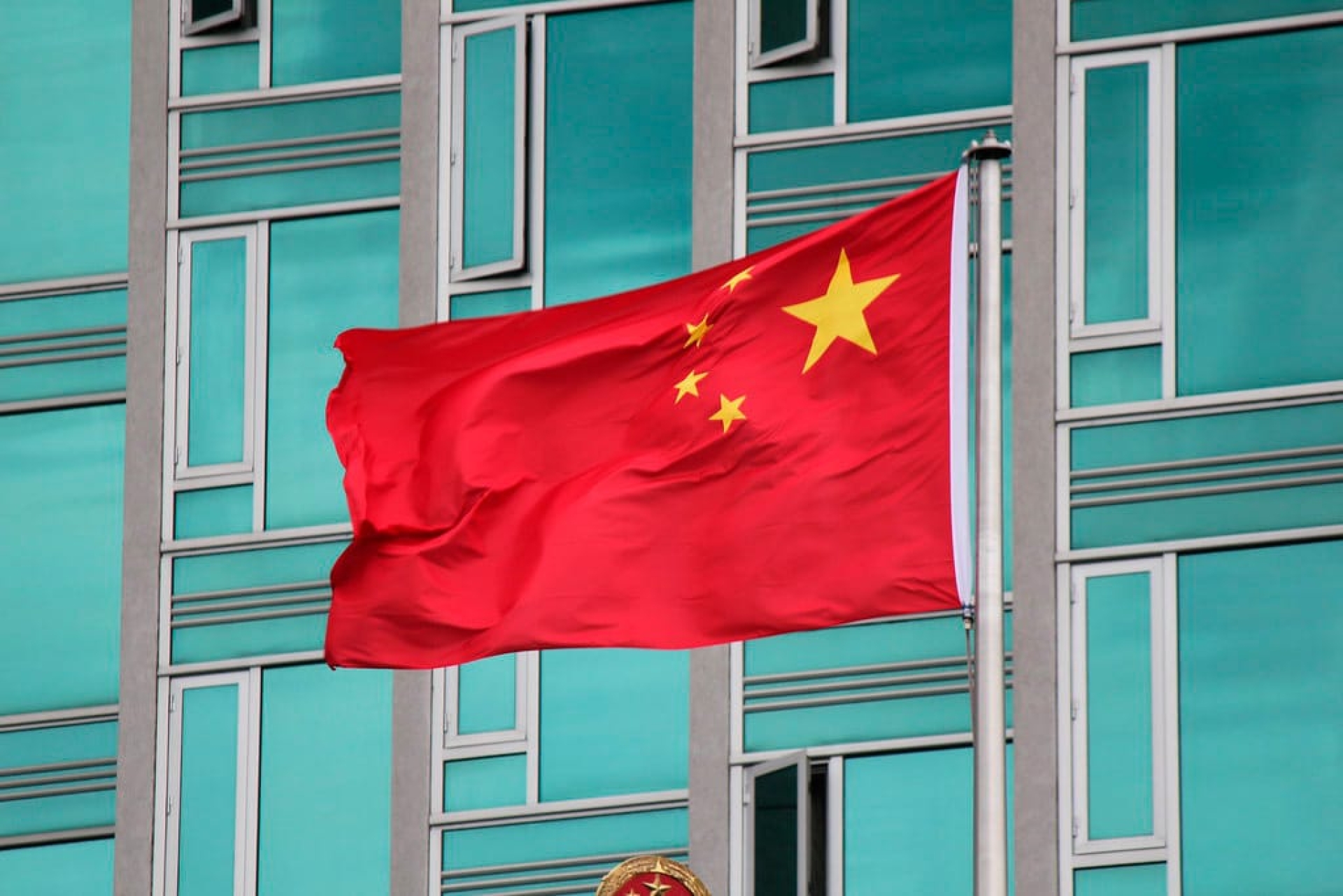 China aumenta aranceles al 125% a productos de Estados Unidos tras nuevas tarifas