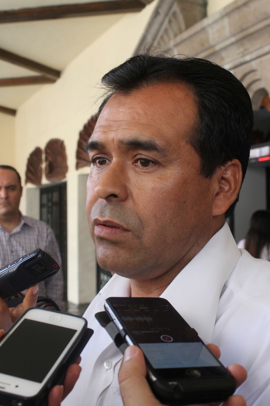 Pide tesorero mantener mejoras en procesos de atención al público