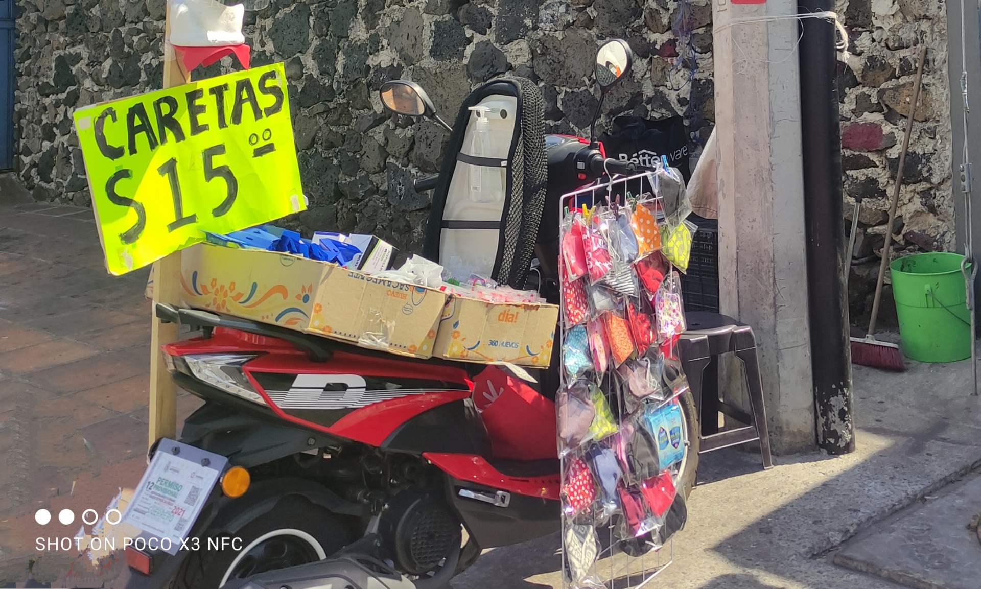 Difícil, adquirir cubrebocas por mayoreo, asegura vendedor