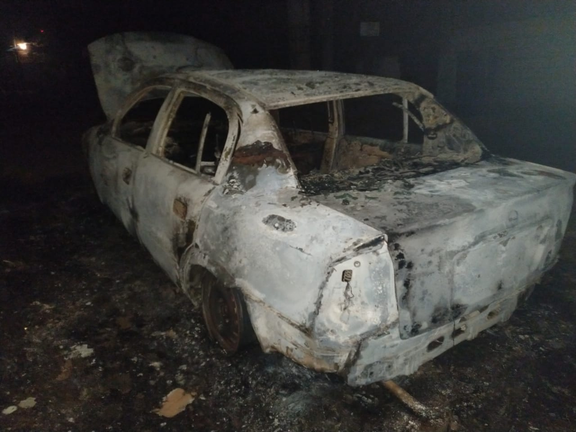 Hallan un cadáver calcinado en un vehículo, en la colonia Los Papayos de Cuernavaca