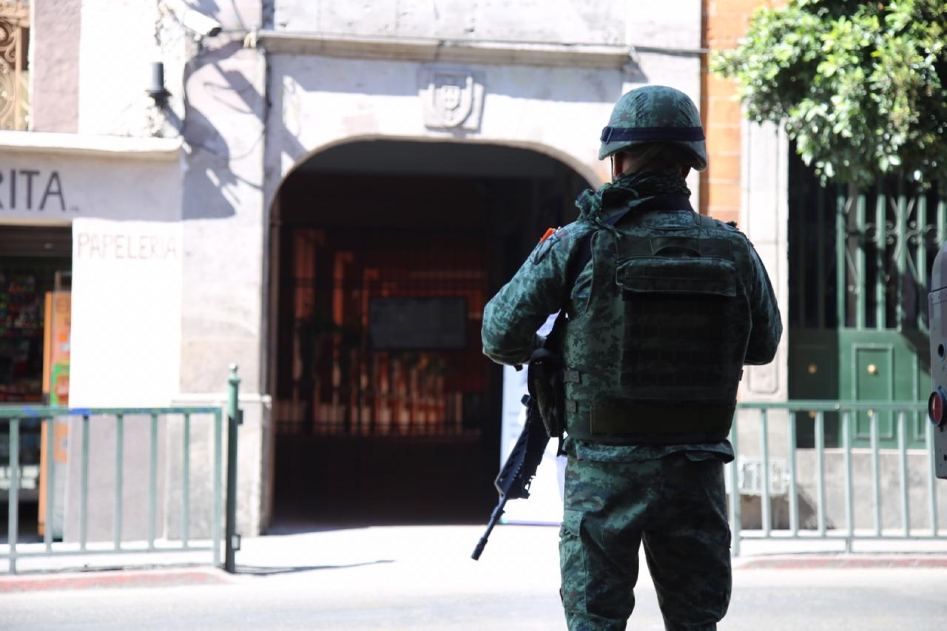 Inician operativo de vigilancia en escuelas, con apoyo de militares