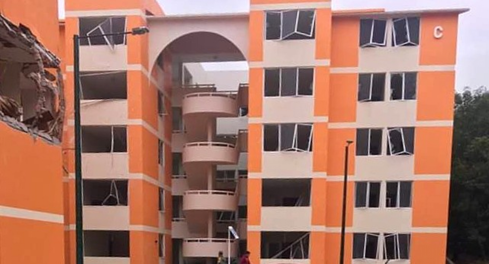 Informa CEPCM sobre explosión en unidad habitacional de la 24 Zona Militar, en Cuernavaca