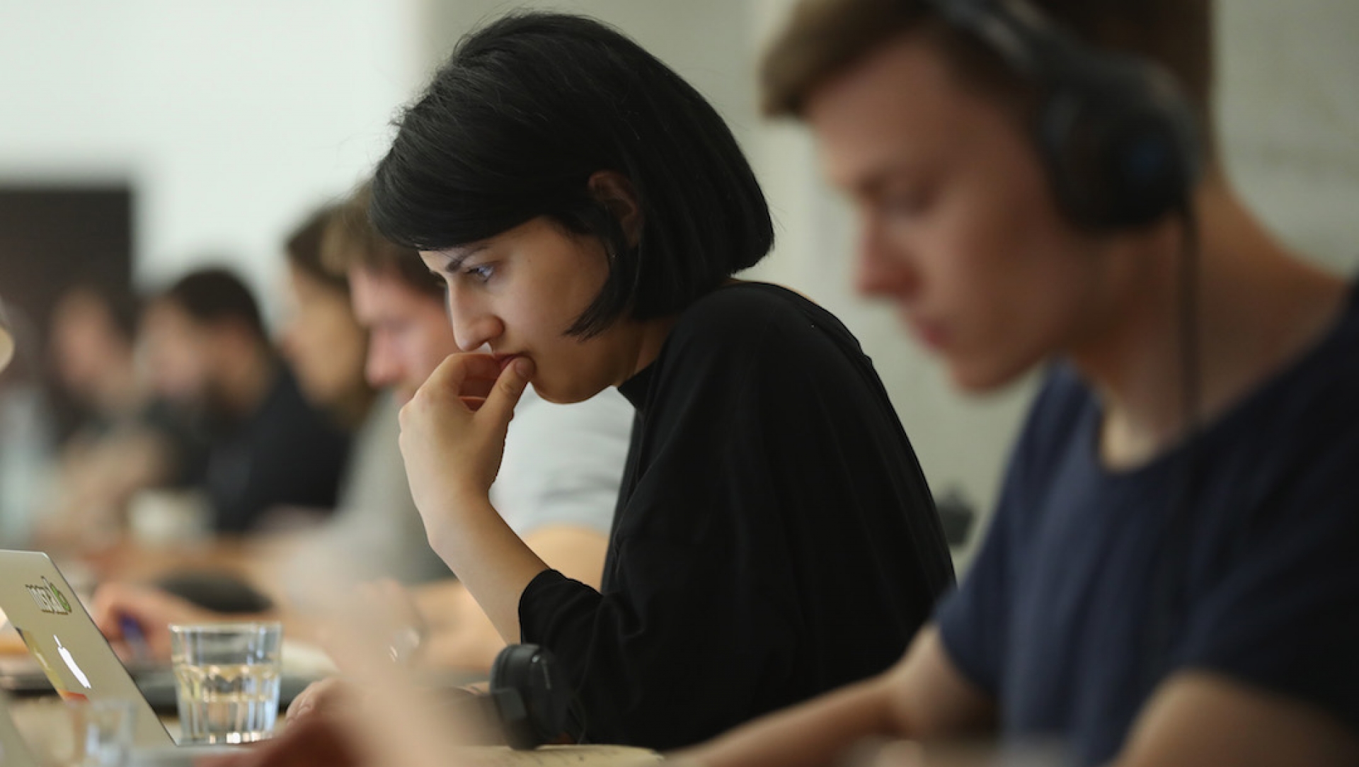 Ignorar a compañeros del trabajo reduce el estrés, revela estudio