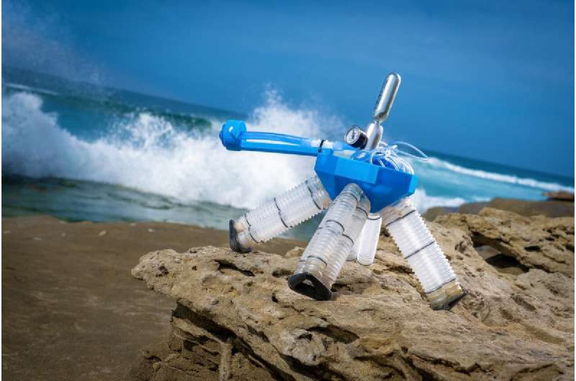 Robot cuadrúpedo autónomo que se controla y energiza con aire comprimido
