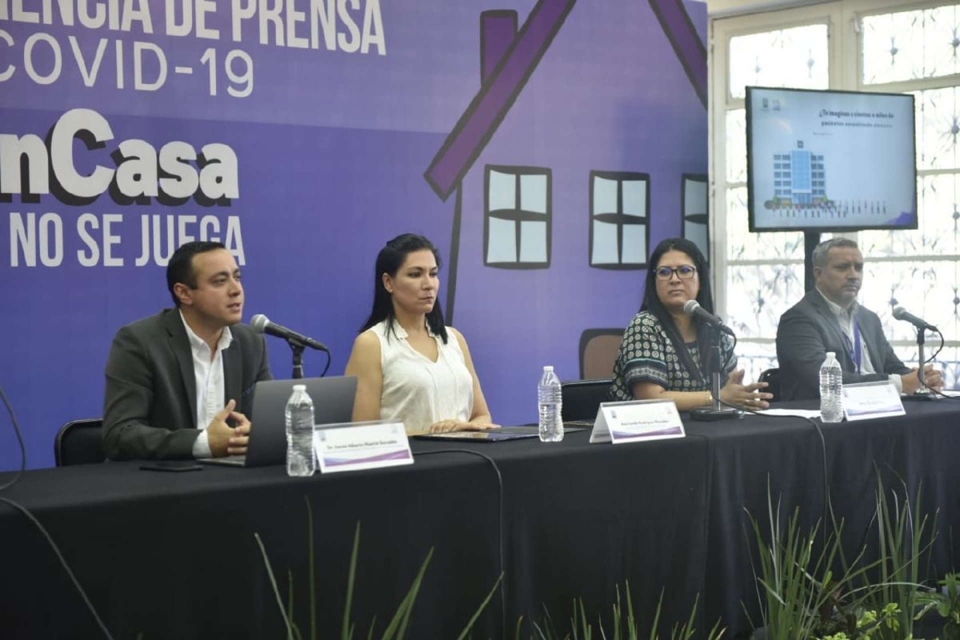 Dan detalles de los programas de apoyo a la economía