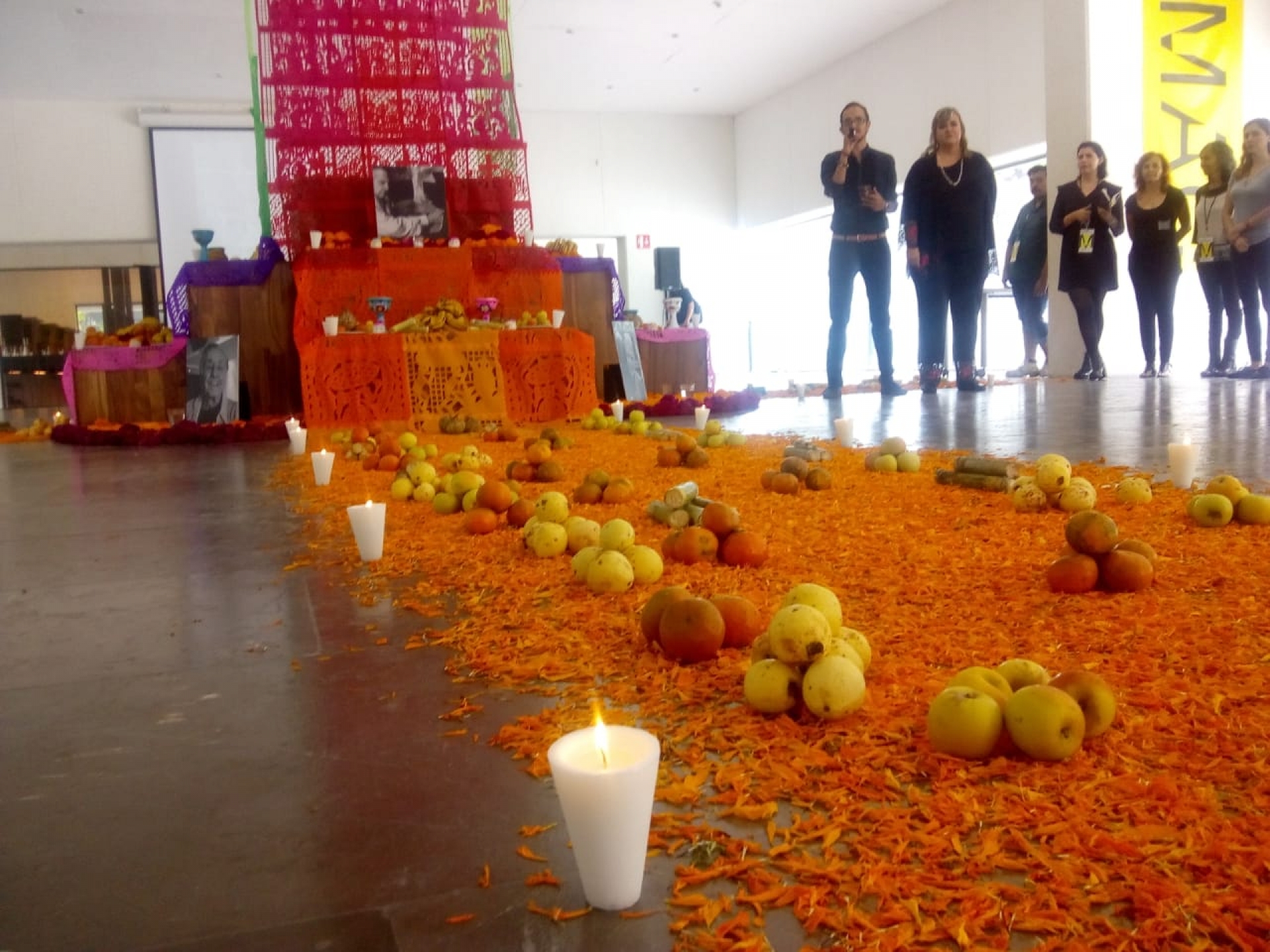 Exponen ofrendas en el MMAC