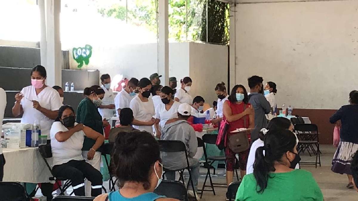 Sin complicaciones, aplicación de vacunas a sector de 50-59 años en Ayala