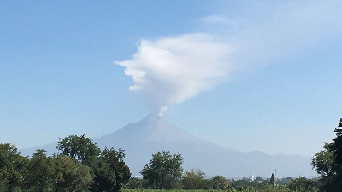 Llueve ceniza por explosión en el Popocatépetl