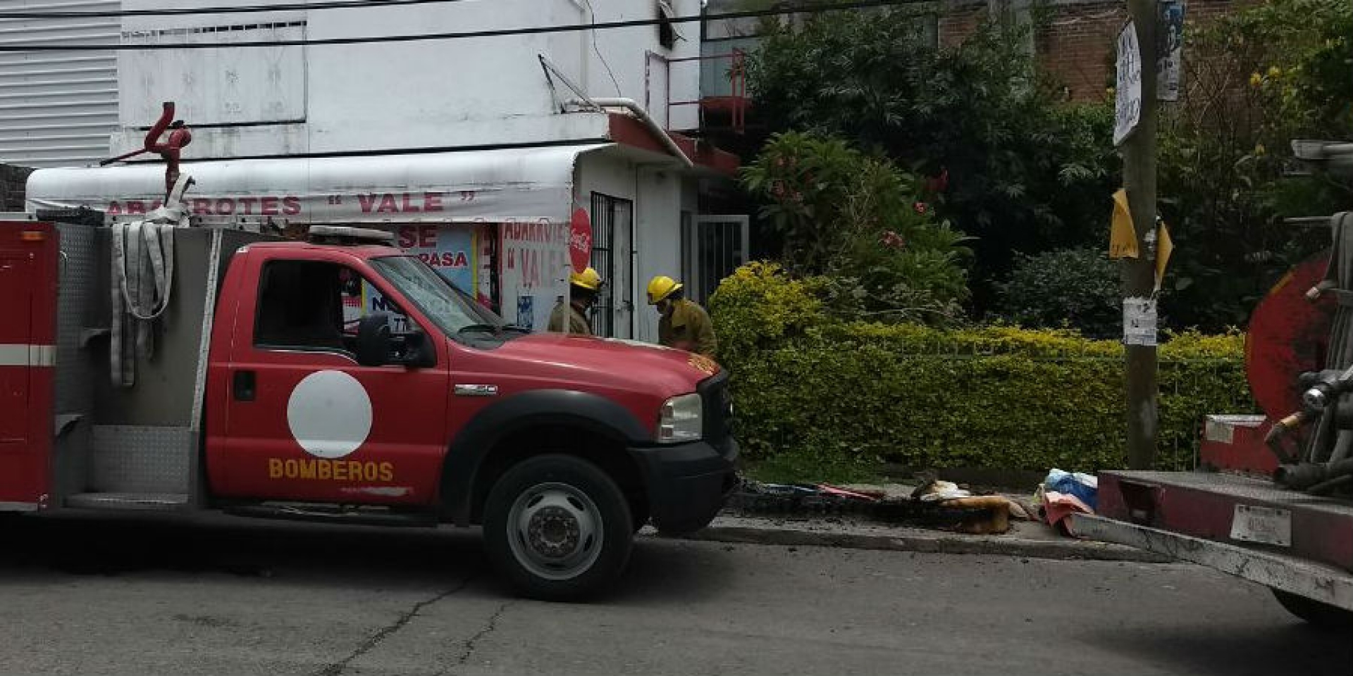 Atienden bomberos reporte de incendio en una vivienda ubicada en Lomas de Cortés