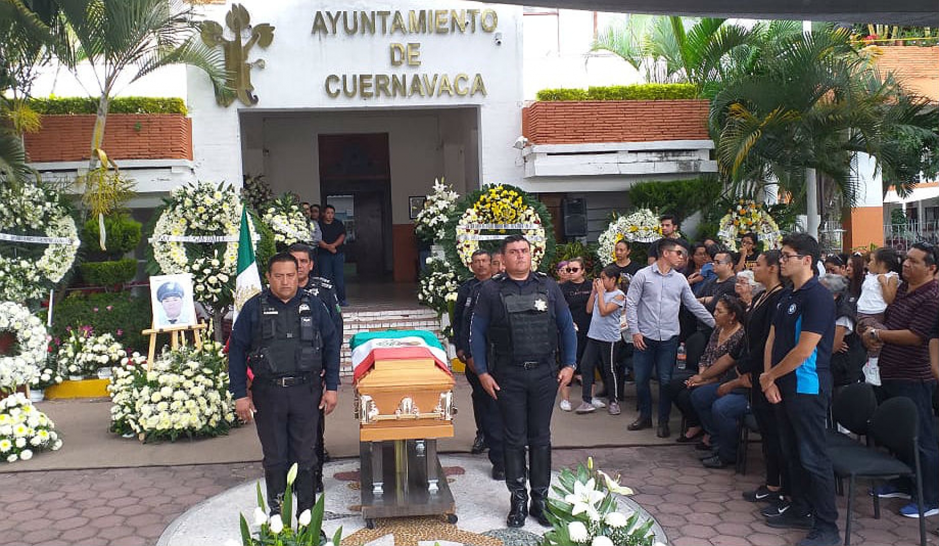 Realizan homenaje de cuerpo presente a oficial de la Policía Vial, Eduardo Nova López