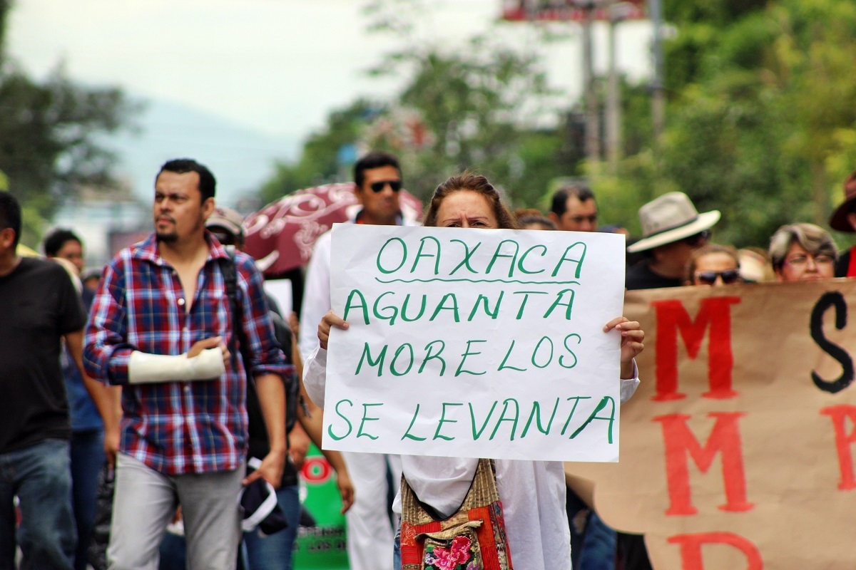 Docentes toman las calles