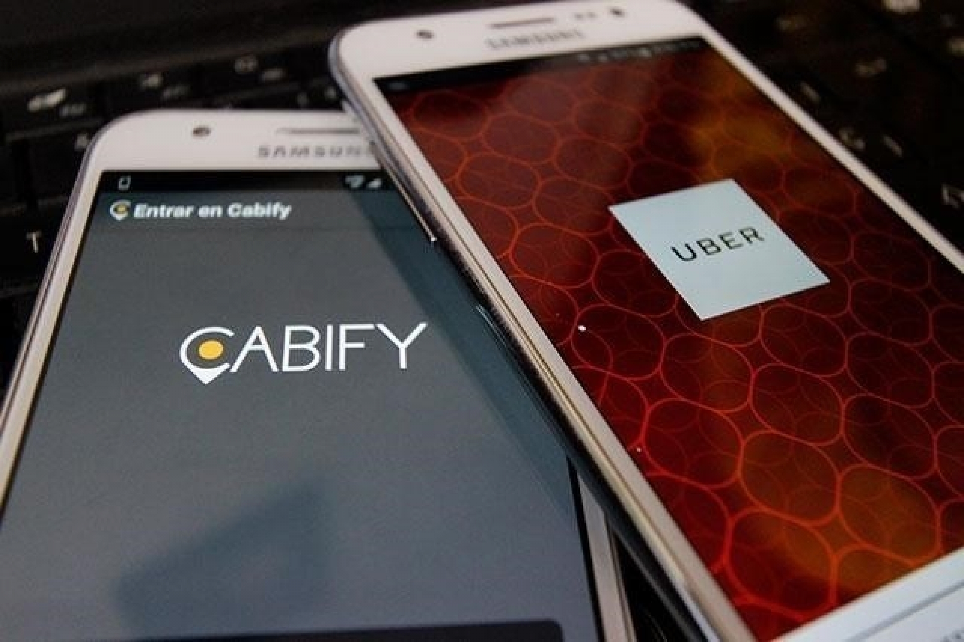 Uber y Cabify serán obligados a usar taxímetros en CDMX
