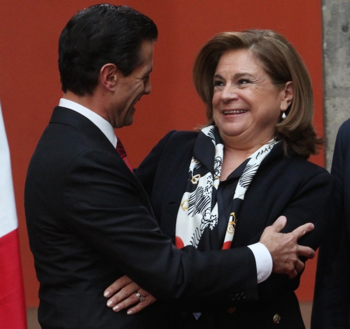 Otra vez, los incondicionales de Peña en áreas clave (PGR y SFP); es desalentador, dicen politólogos