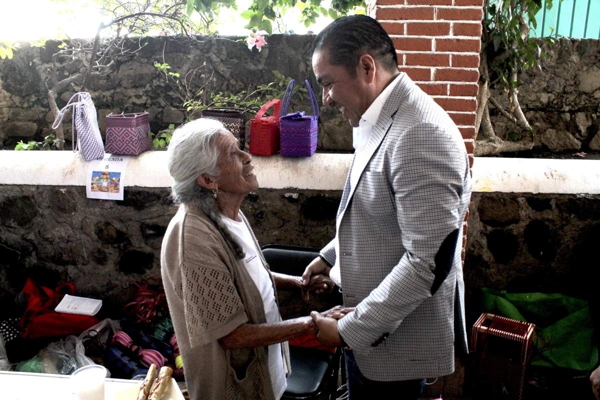 Brinda Mujeres y Hombres de 10 la oportunidad de capacitar a personas de la tercera edad